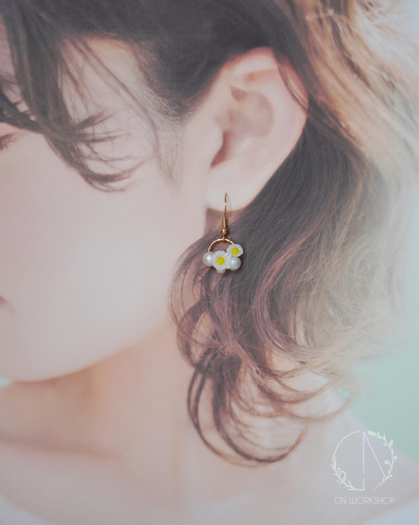 Pure Daisy Charms - April Birth Flowers