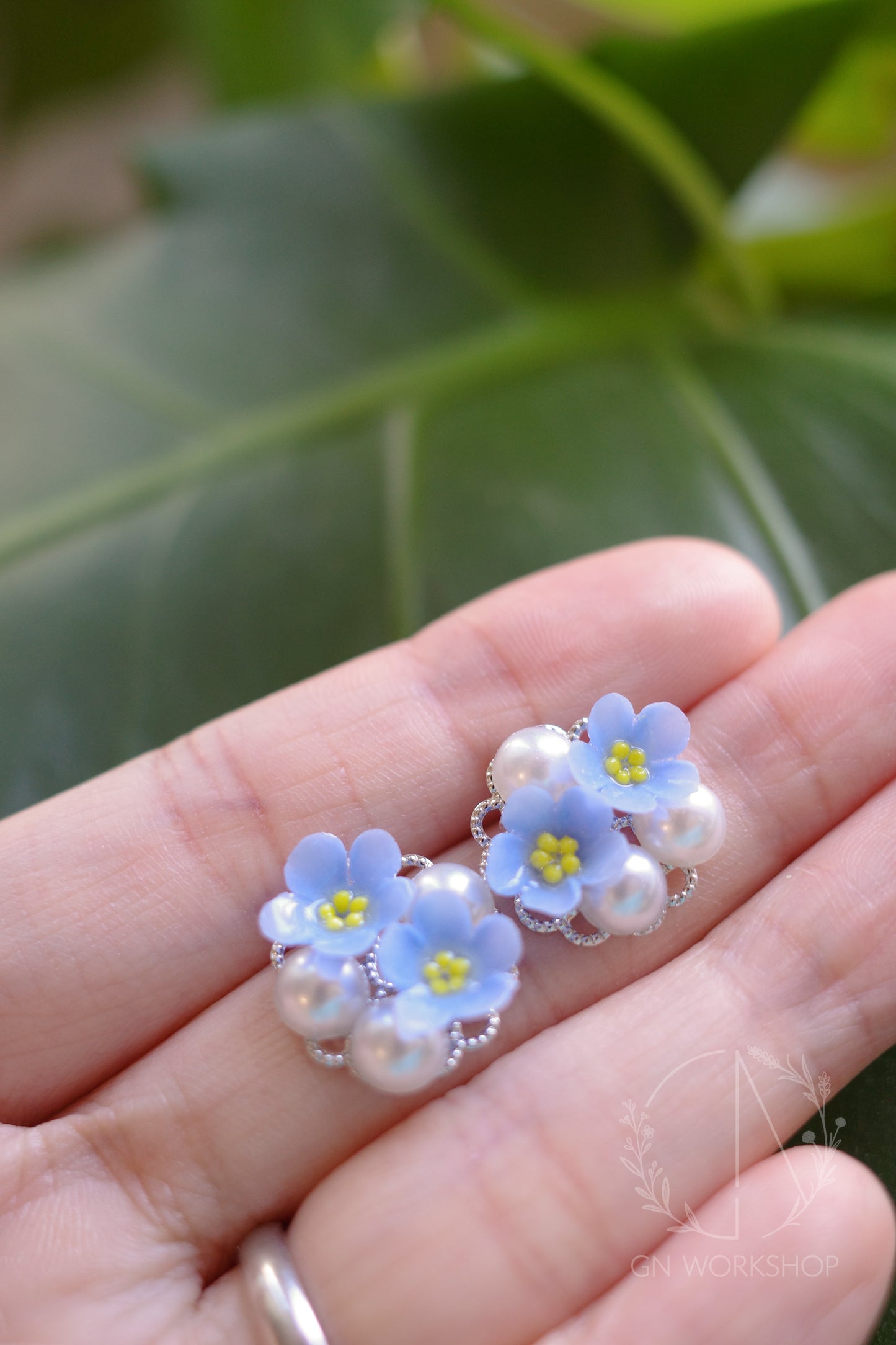 Forget-Me-Not Pearl Bloom (Studs & Dangles)